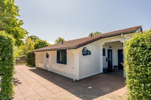 Eingang mit eigenes Parkplatzen