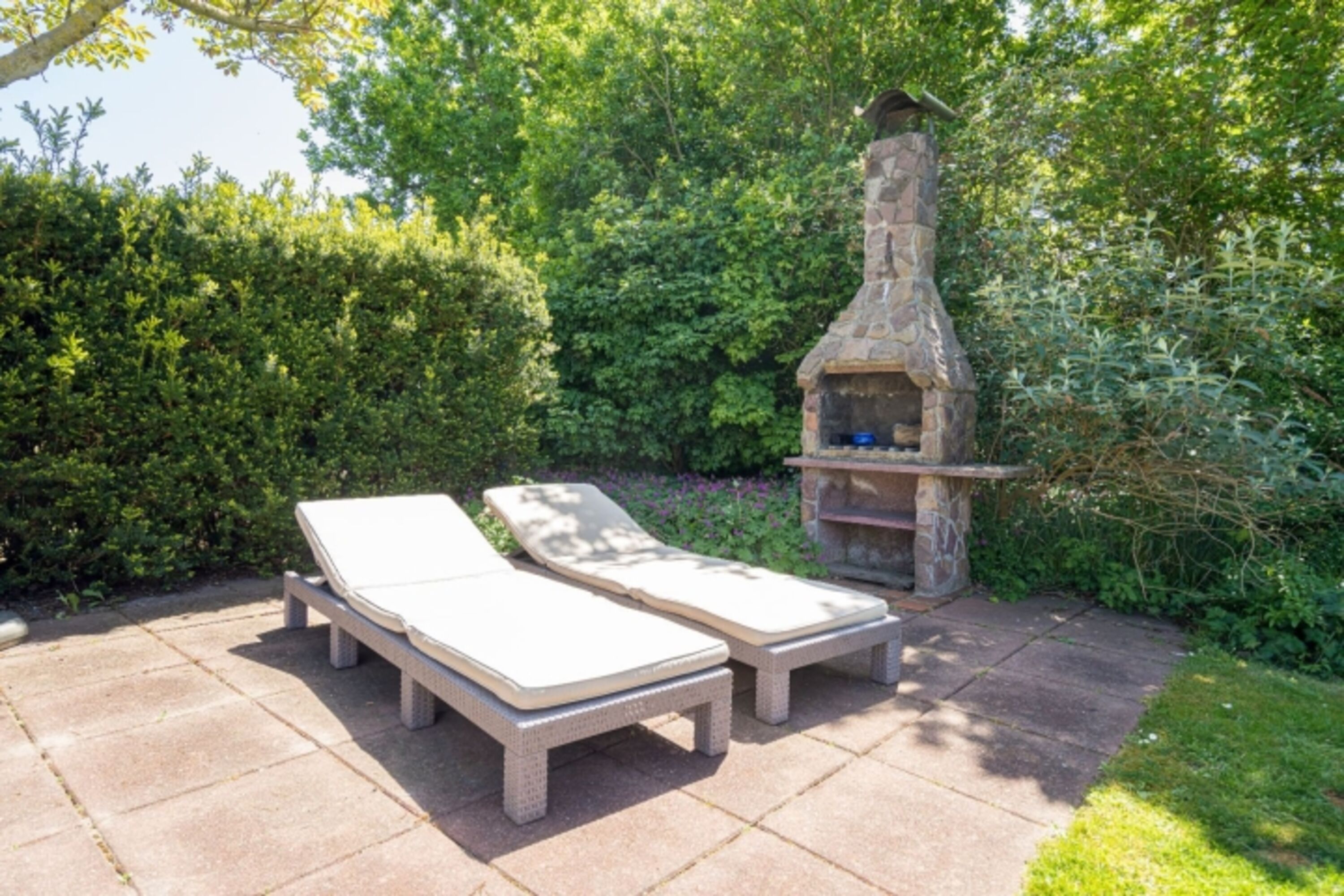 Terrasse mit Liegen