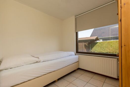 Schlafzimmer 2 mit neuem Boxspringbett