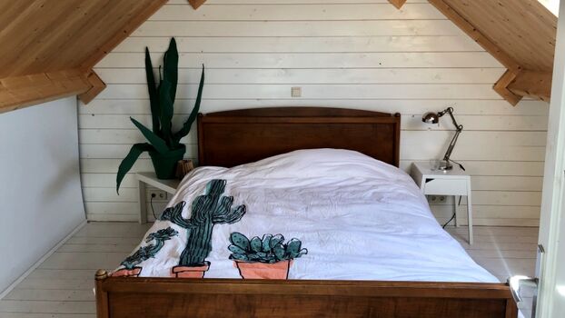 Schlafzimmer mit Doppelbett