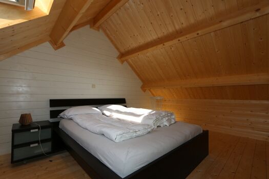 Schlafzimmer mit Doppelbett