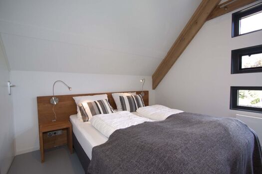 Schlafzimmer mit Doppelbett