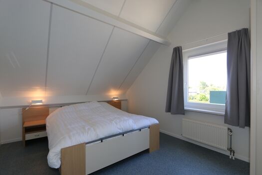 Schlafzimmer mit Doppelbett