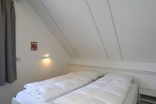 Schlafzimmer mit Doppelbett