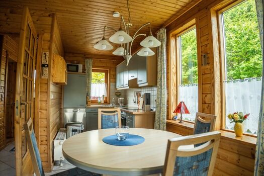 Küche und Essbereich