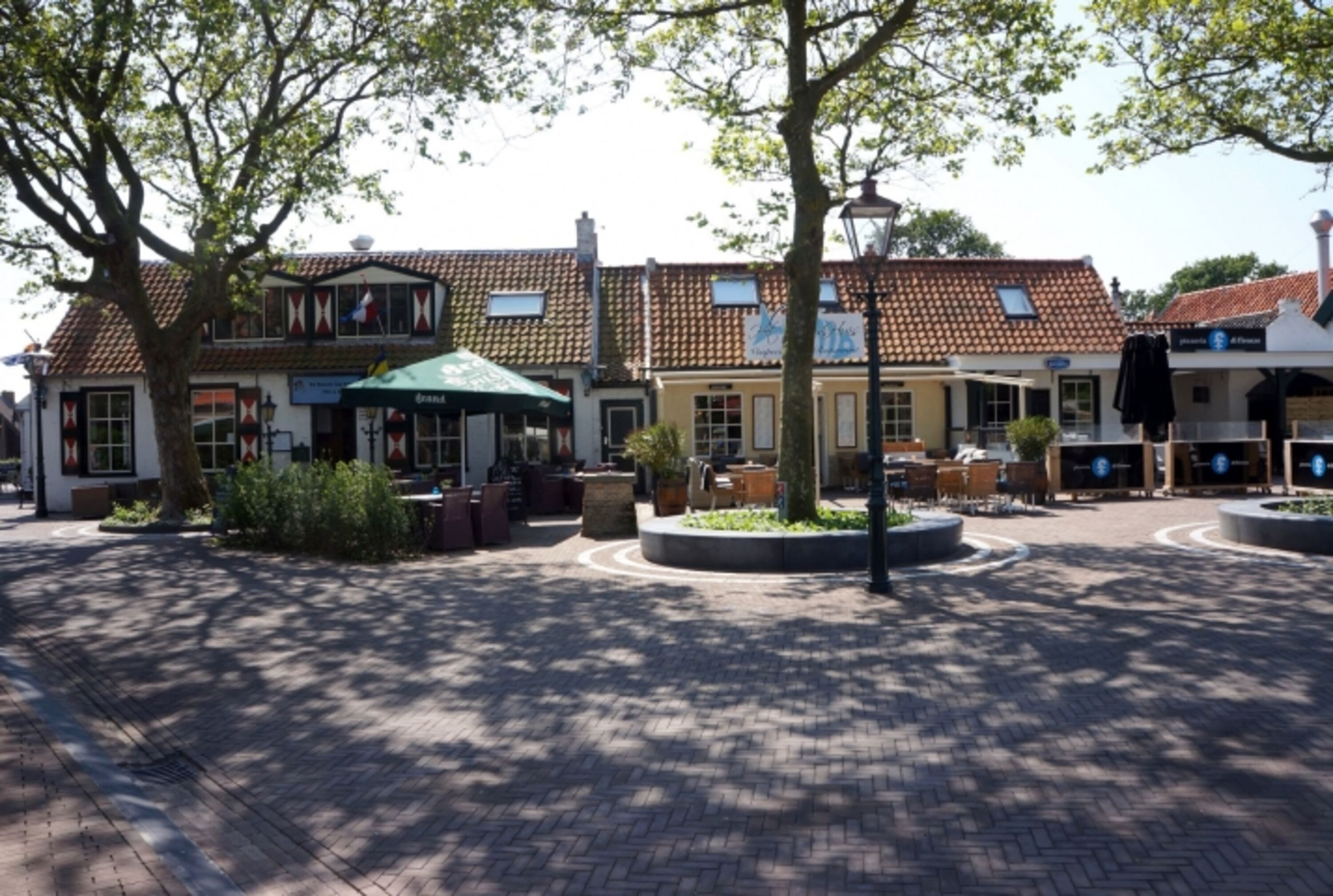 Die gemütliche Restaurants (nur 5 Minuten zu Fuß)