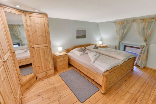 2tes Schlafzimmer mit DB im OG