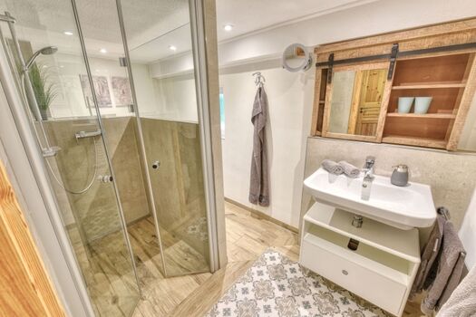 wunderschönes Duschbad mit WC 