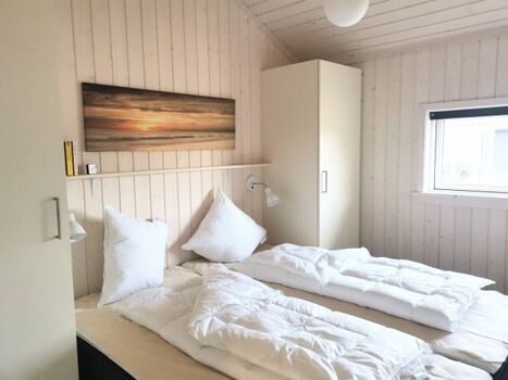 eines von 3 Schlafzimmern. Dieses Schlafzimmer mit 1,80m x 2,00m großem Bett