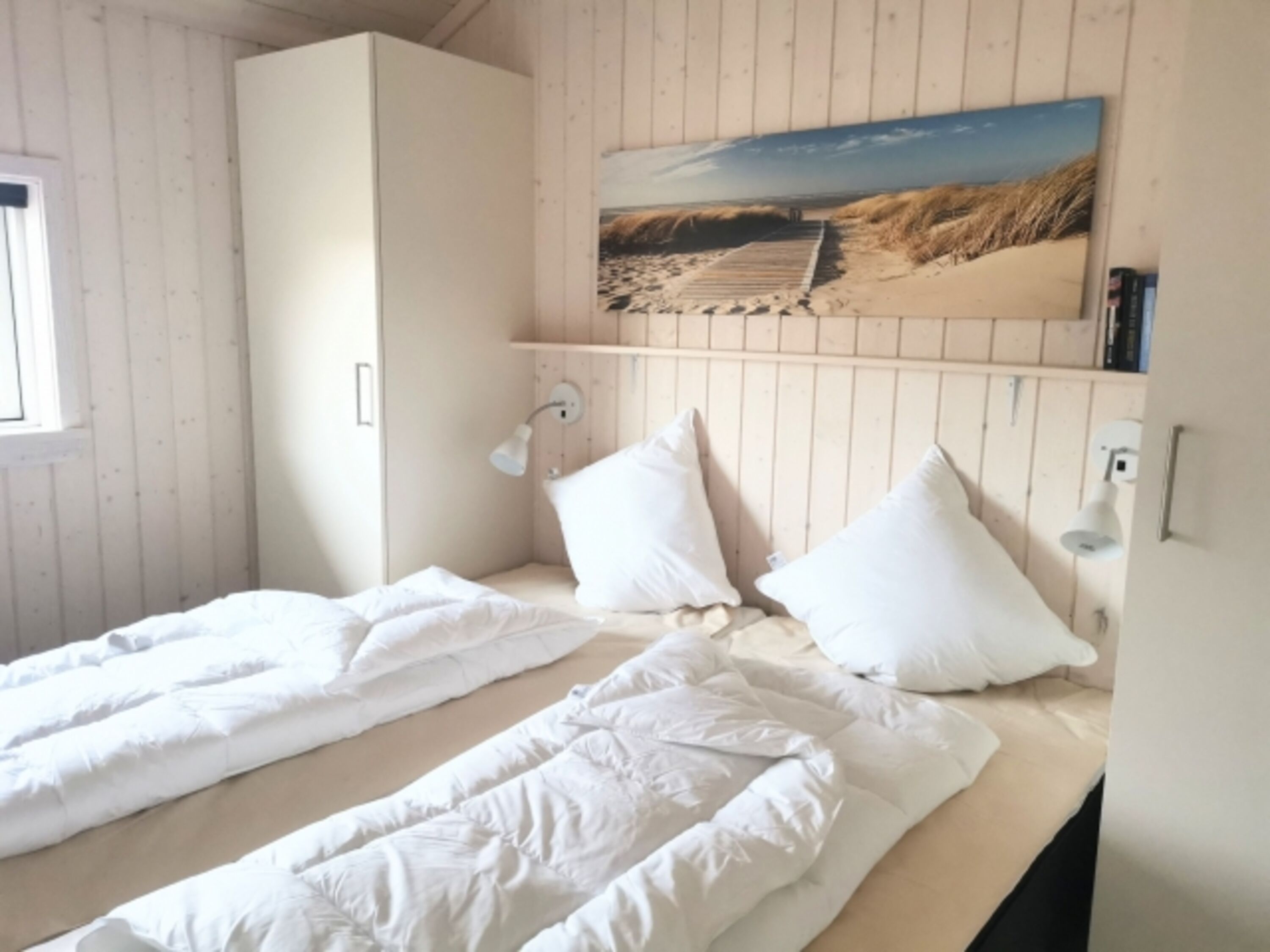 eines von 3 Schlafzimmern. Auch dieses Schlafzimmer mit 1,80m x 2,00m großem Bett