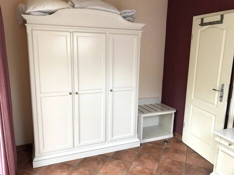 Kleiderschrank im Schlafzimmer