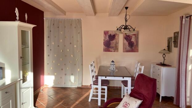 Wohnzimmertür kann man mit Vorhang verschließen