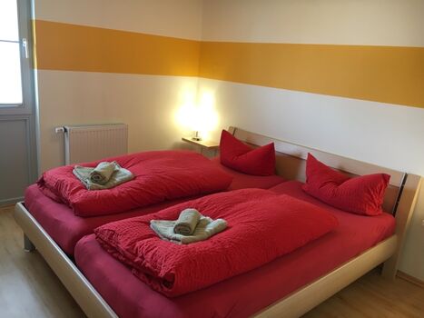 Schlafzimmer 1