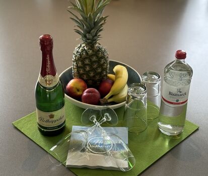 Willkommensgruß Sekt und Wasser