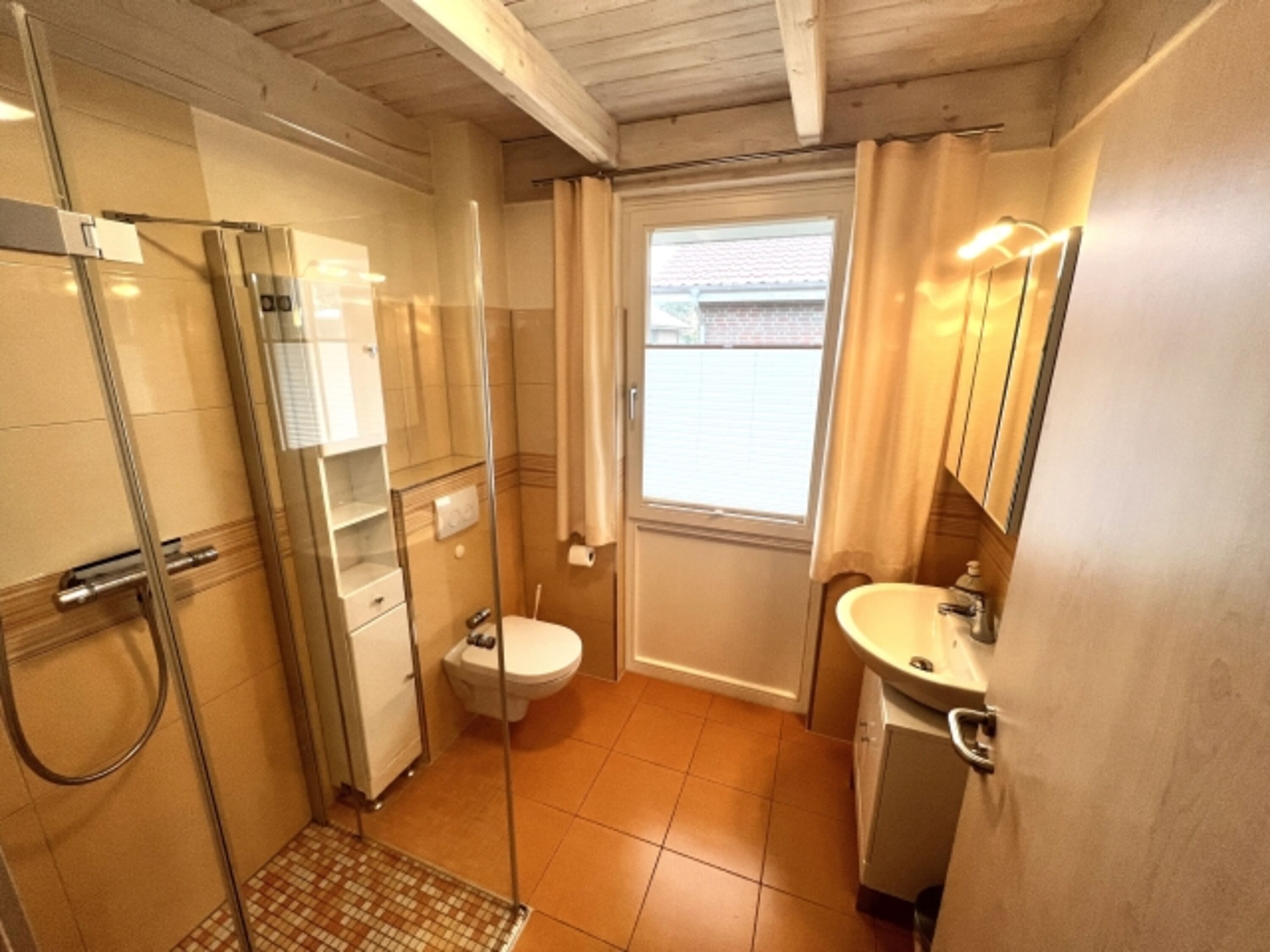 Bad mit Dusche/WC