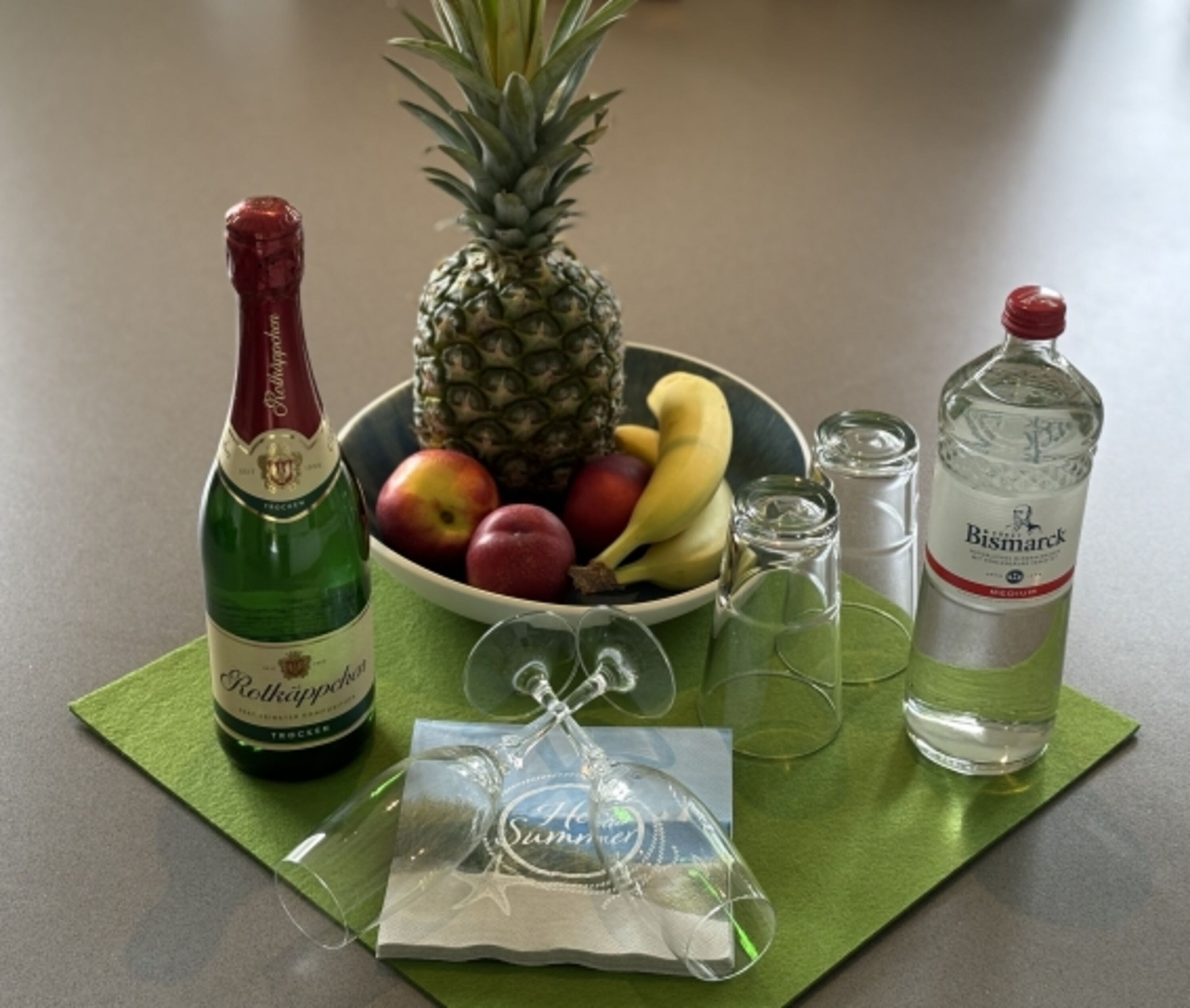 Willkommensgruß Sekt und Wasser