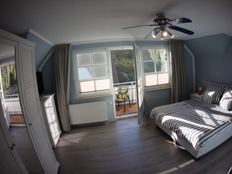 1.OG großes SZ mit Balkon