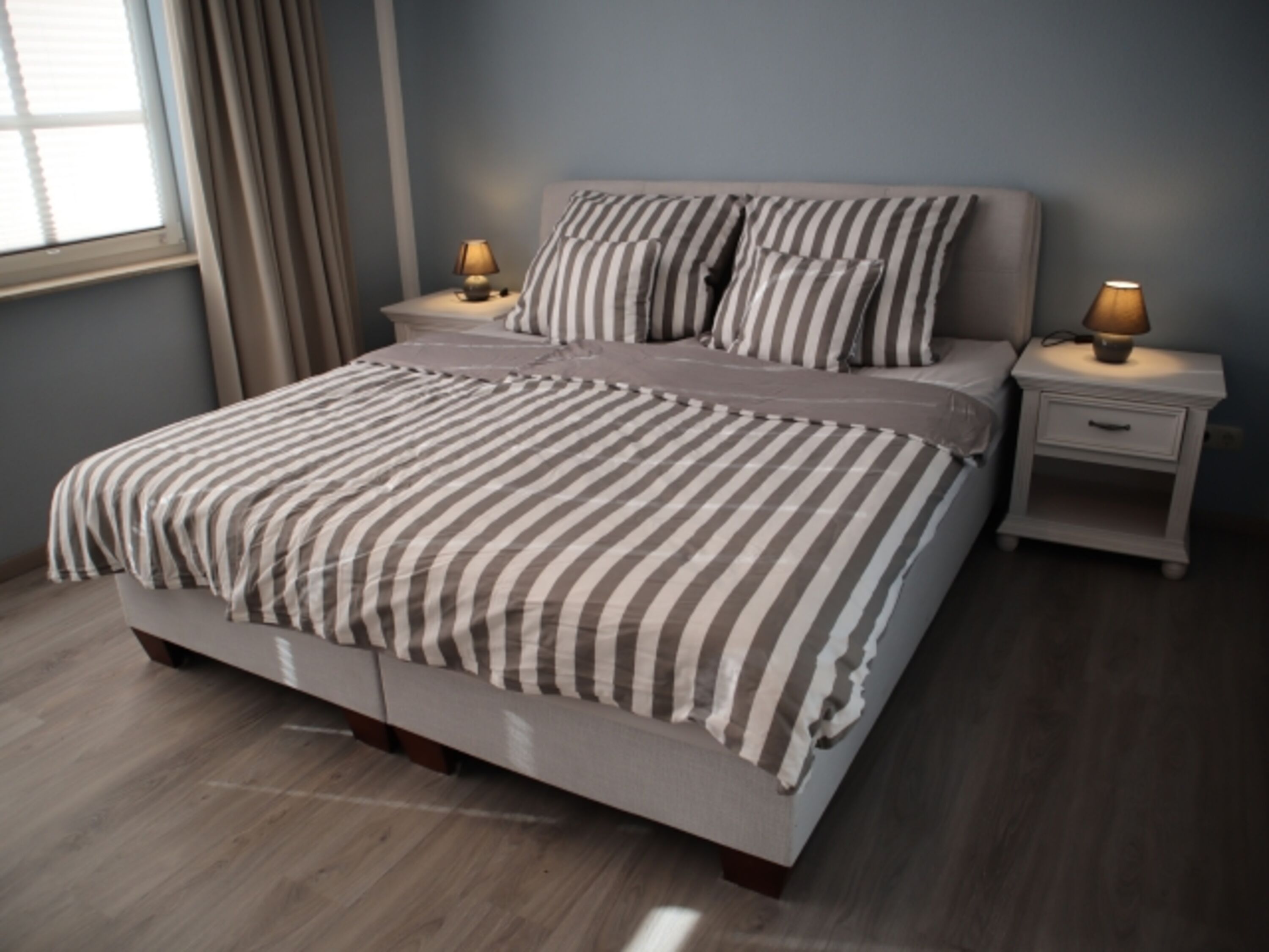 1.OG: großes SZ mit Boxspringbett