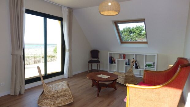 Schlafzimmer 1 im OG mit Sitzecke und Meerblick