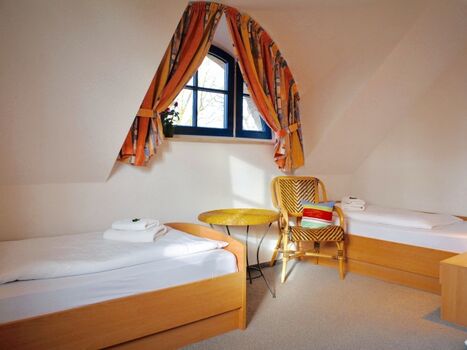 Schlafzimmer 2 (neue Betten -> Bilder folgen)