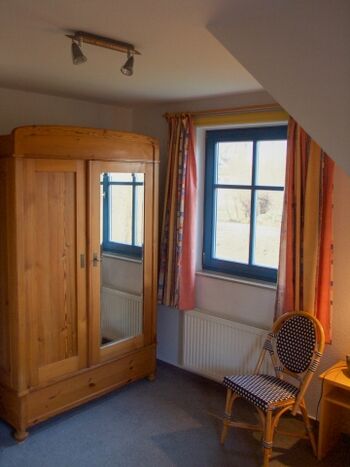 Schlafzimmer 2 (neue Lampe-> Bilder folgen)