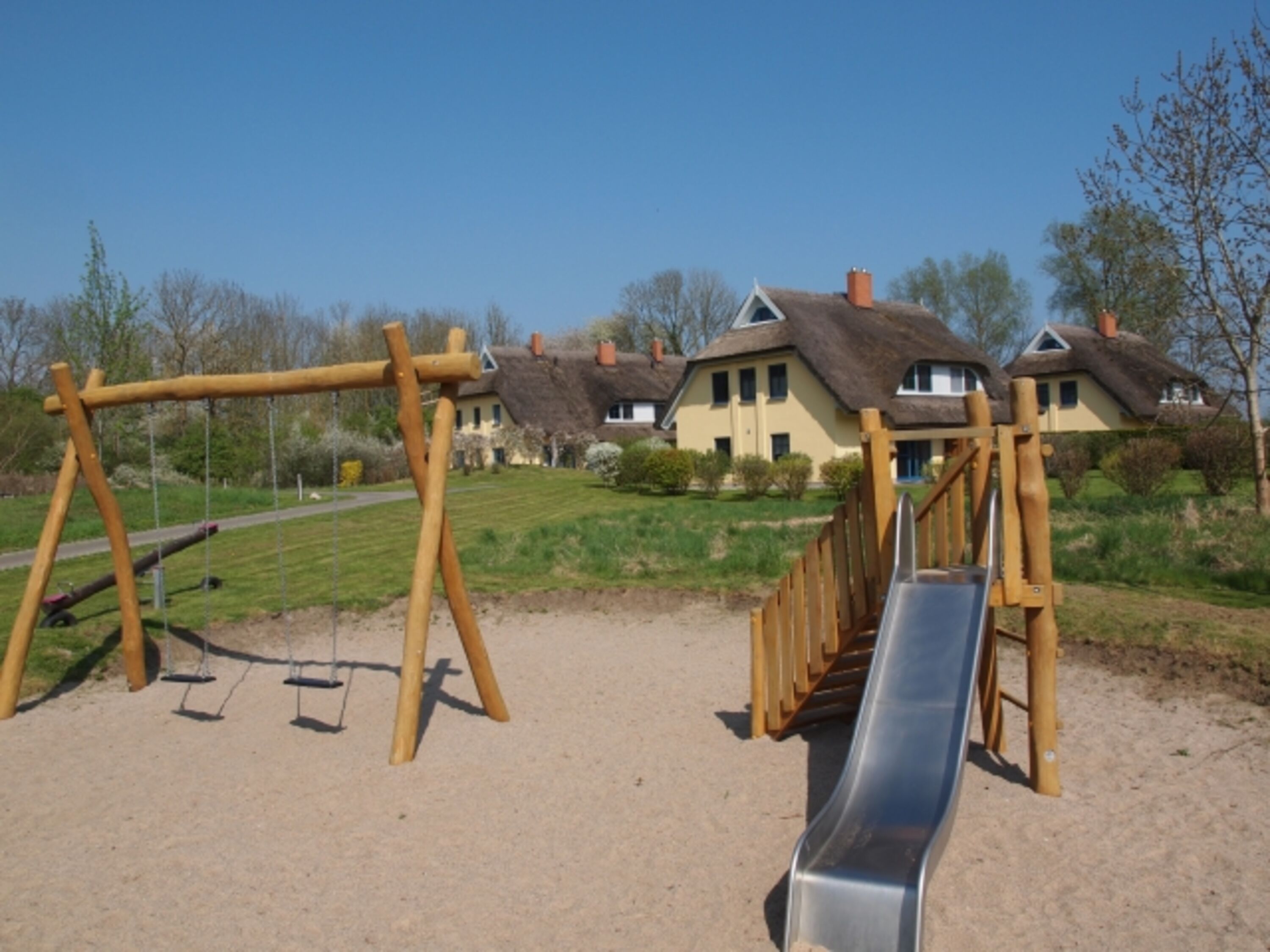 Spielplatz, TÜV zertifiziert (jährlich)