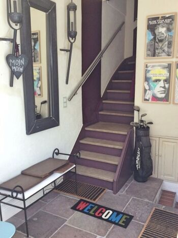 Nach oben ins Studio, recht ins die Galerie, runter in den Bastelkeller