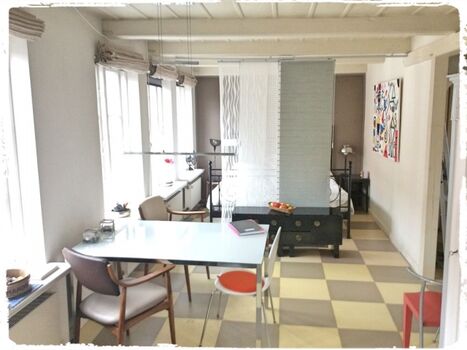 Der große, loftartige Living-Room, mit 6 Fenstern, hell und sonnig 