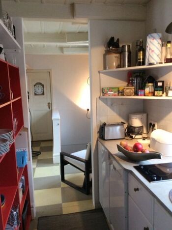 Die Küche mit allem, was man so braucht