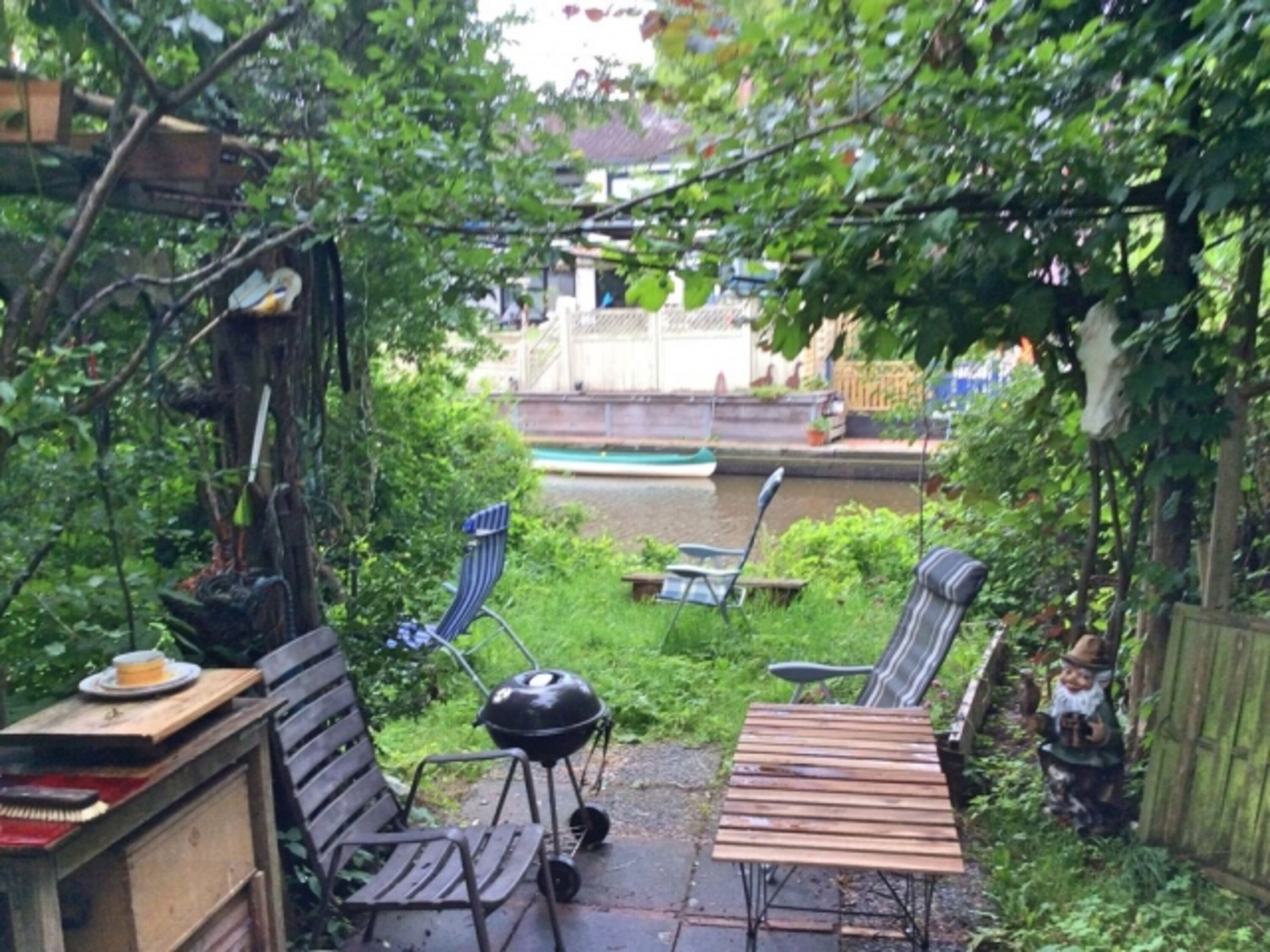 Das externe Paradies, der Obstgarten zum Rumtoben für den Hund