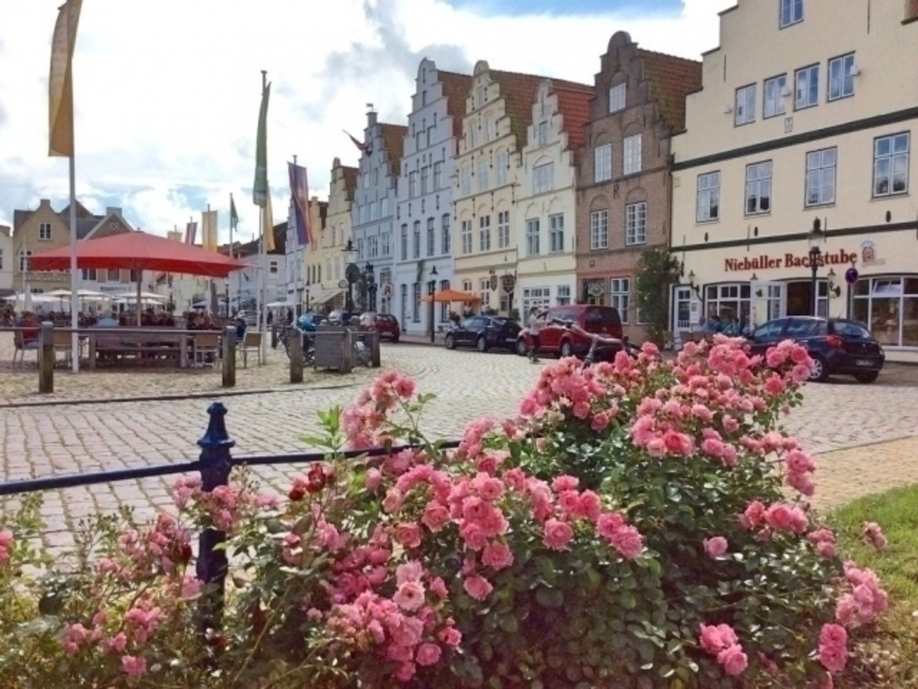 Stadtdenkmal mit historischem Marktplatz und Giebelhäusern von 1621 "Holländerstädtchen"