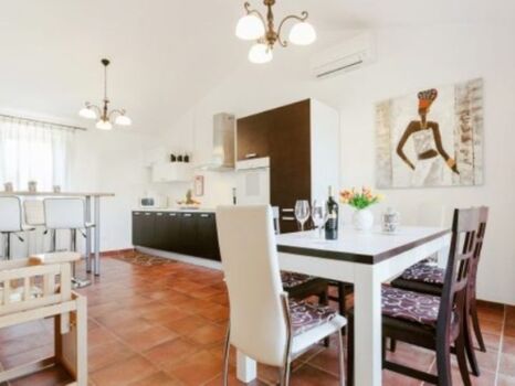 Küche und Essbereich