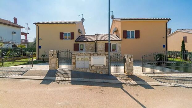 2 Parkplätze auf dem Grundstück