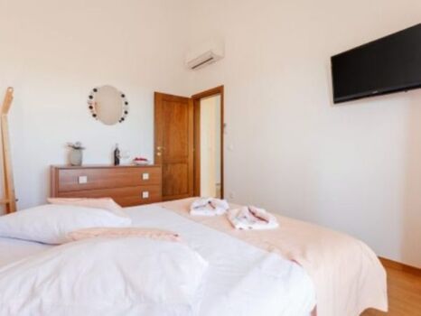 Schlafzimmer 4 mit TV