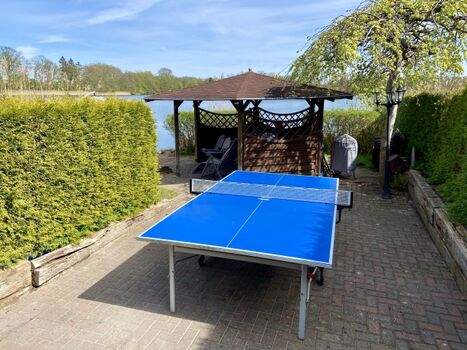 Pavillion und Tischtennisplatte