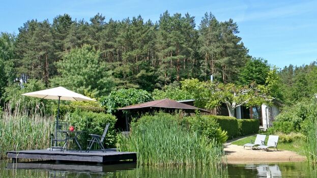 Blick auf Steg und Strand