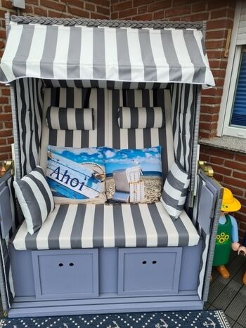 Gemütlicher Strandkorb auf der Terrasse 