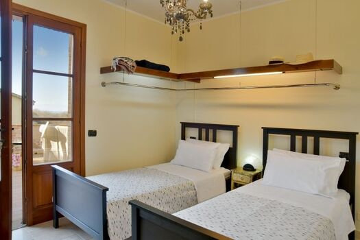 Zweitbettzimmer mit grosser Terrasse