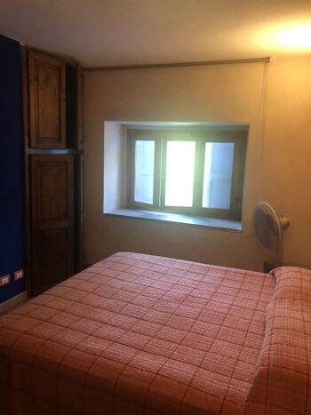 Schlafzimmer mit Doppelbett