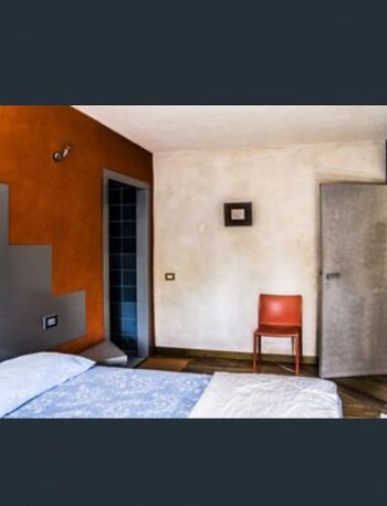 Schlafzimmer mit Doppelbett