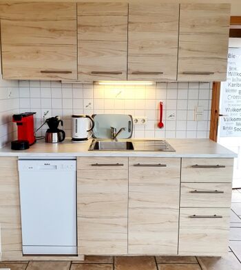 Küche Teilansicht mit Spülmaschine