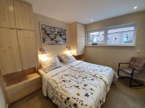 Schlafzimmer 1 von 3