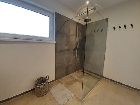 Dusche mit Regenkopf