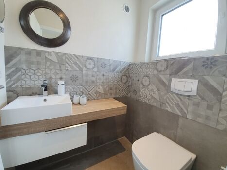 gut ausgestattetes Gäste-WC