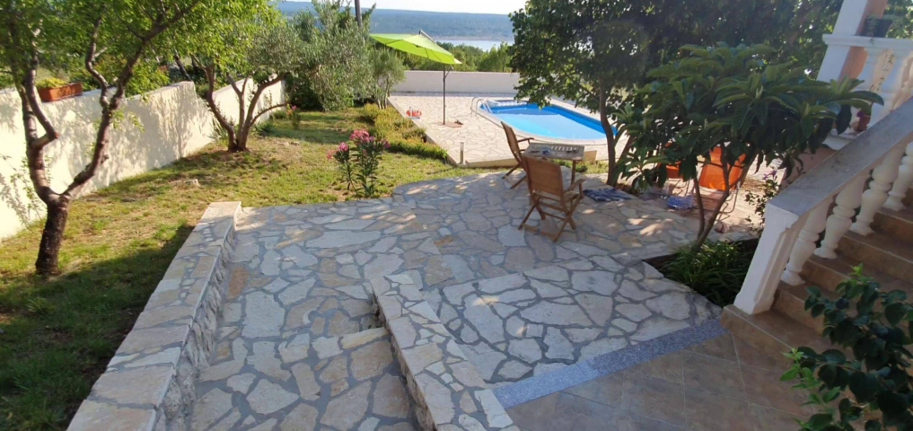 Blick auf Pool