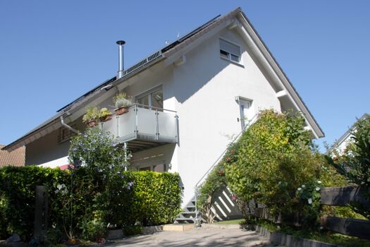 Außenansicht Wohnung mit eigenem Parkplatz