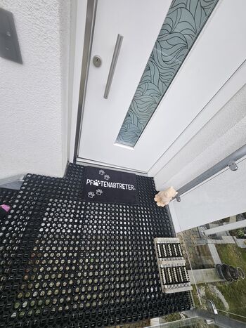 Keine Angst vor der Treppe- sie ist zum Schutz der Pfoten mit Gummimatten belegt
