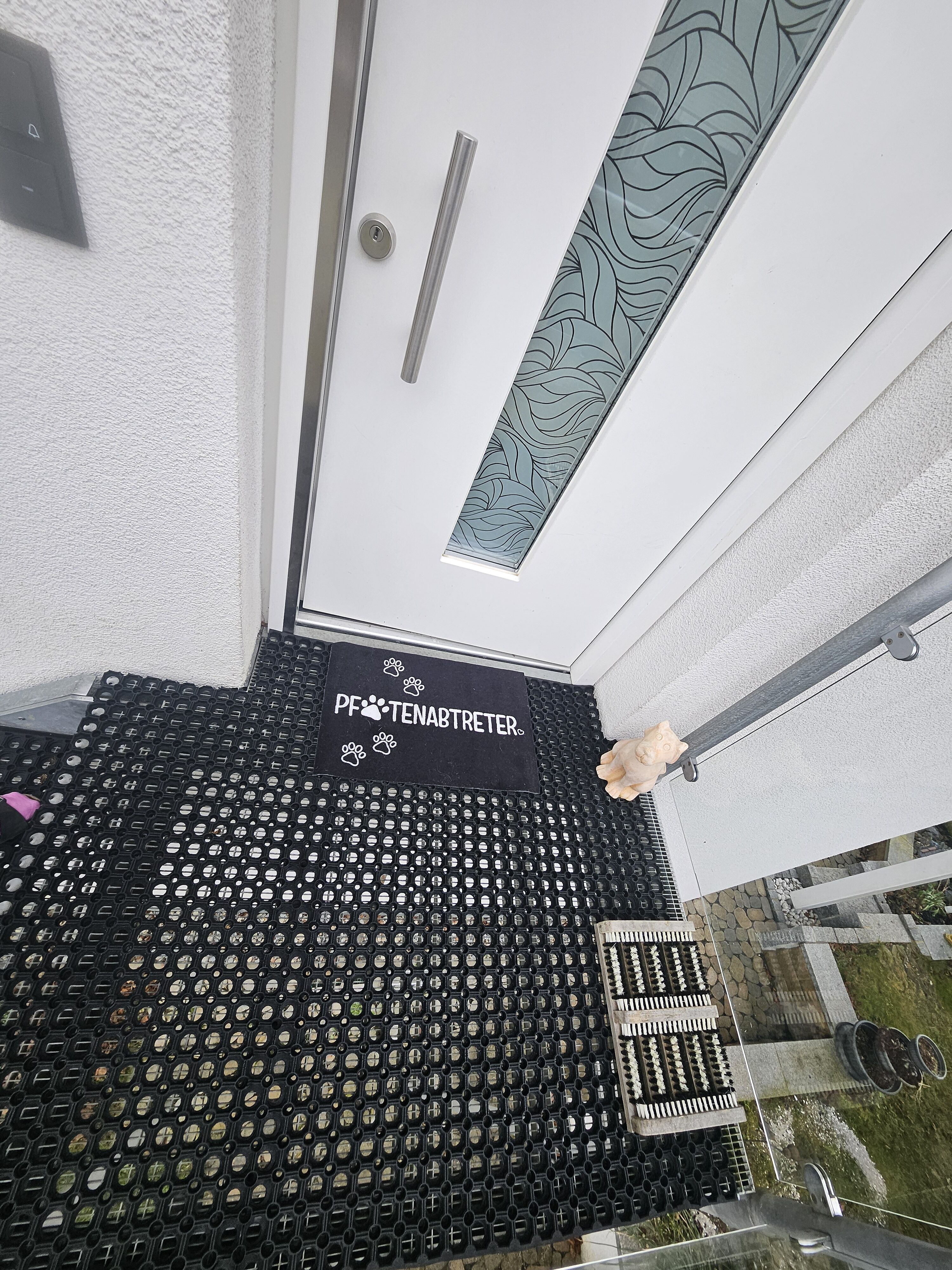 Keine Angst vor der Treppe- sie ist zum Schutz der Pfoten mit Gummimatten belegt