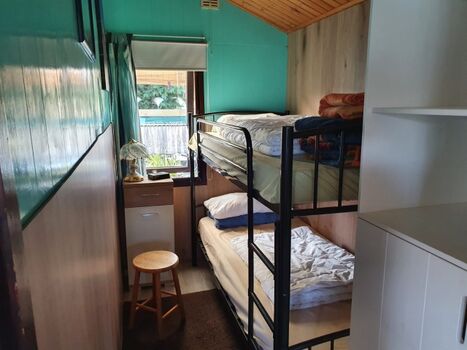 Kleineres Schlafzimmer 