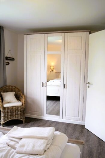 Schrank Schlafzimmer 1 OG